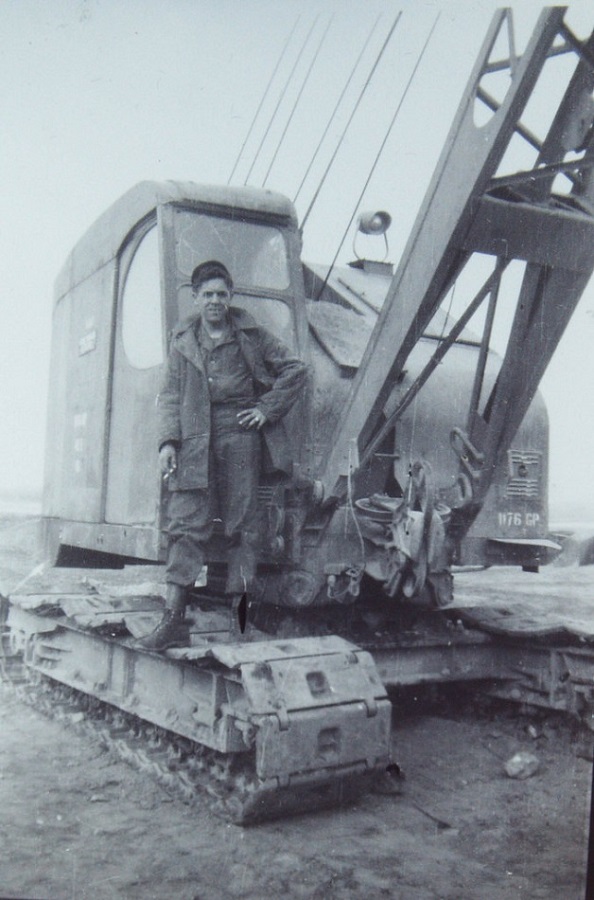 23 Lambert and his crane, 1946-47.jpg