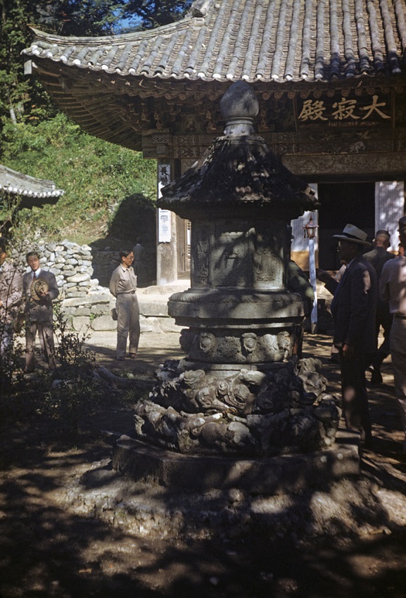 166 Gapsa Temple visit, 1952.jpg