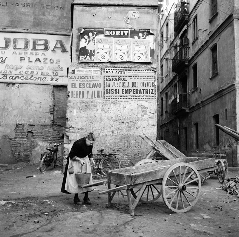 12 Women and Wagon, Spain, 1956.jpg