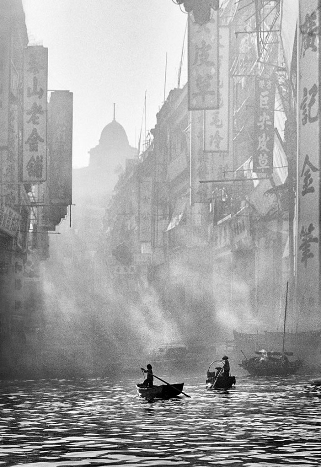 Hong Kong, the Venice of the Orient. 1950.jpg