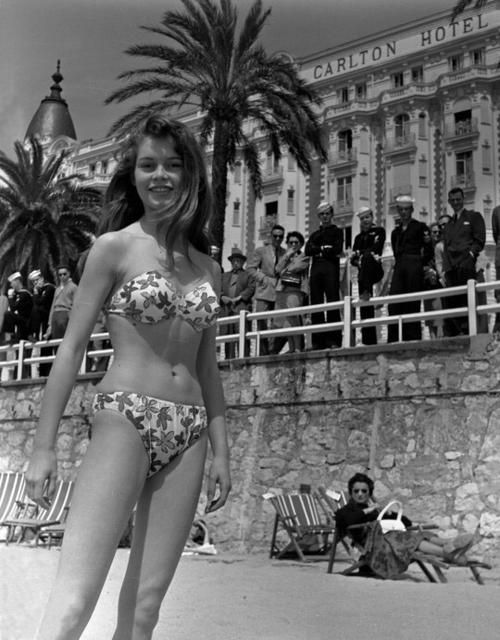 Brigitte Bardot in Cannes, 1953,.jpg