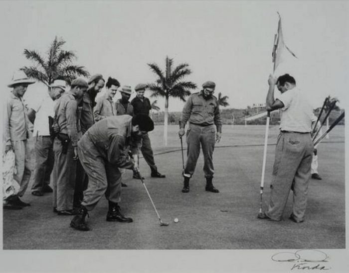 Che Guevara and Fidel are playing golf, 1962.jpg