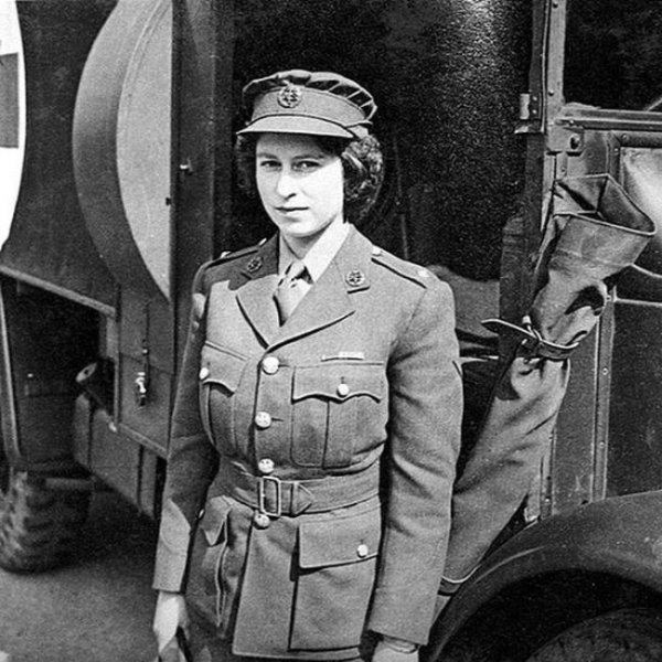 Elizabeth II, year 1945.jpg
