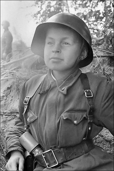 child-soldiers-in-world-war-ii-01.jpg