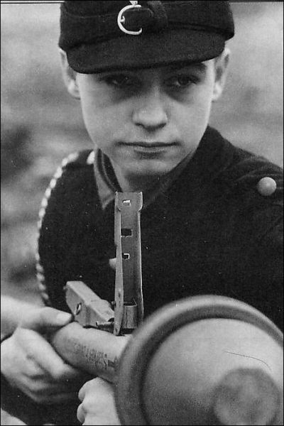 child-soldiers-in-world-war-ii-02.jpg