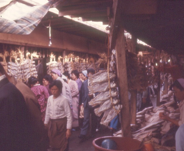 41 Korea-1972-27-Inchon-FishMarket.jpg