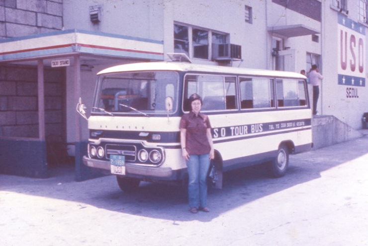 10 Korea-1972-49-USOTourBus.jpg