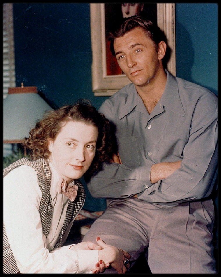 1 Robert Mitchum with his wife Dorothy c. late 1940s.jpg