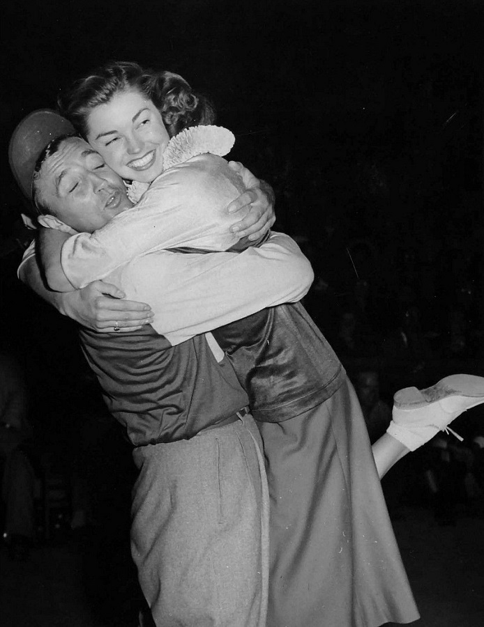 4g Robert Mitchum and Esther Williams, 1948.jpg
