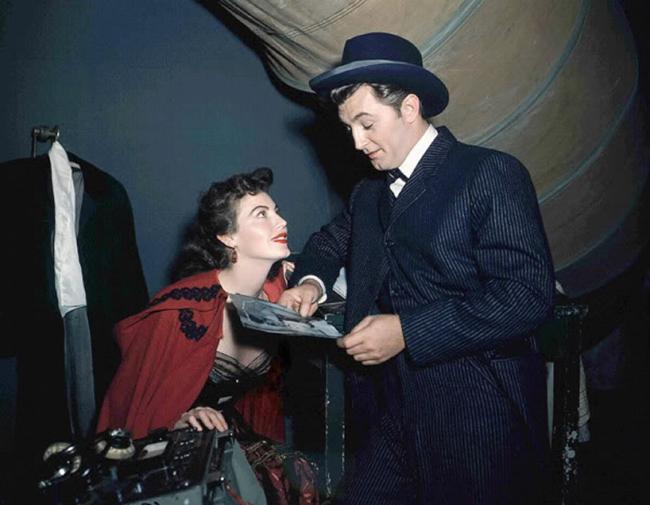 11 Ava Gardner and Robert Mitchum on the set of My Forbidden Past directed by Robert Stevenson, 1951.jpg