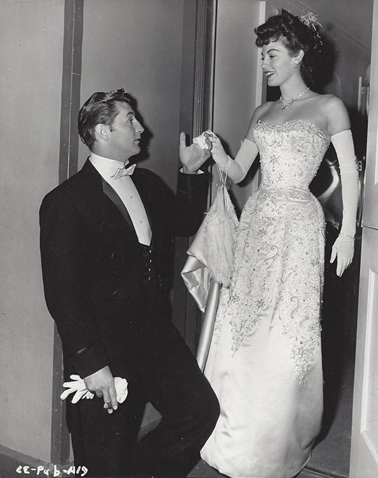 11d Ava Gardner and Robert Mitchum on the set of My Forbidden Past directed by Robert Stevenson, 1951.jpg