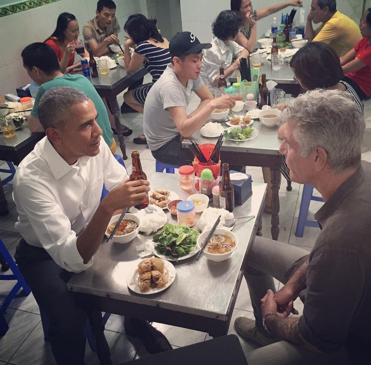 El President Obama and Anthony Bourdain eating pho.jpg