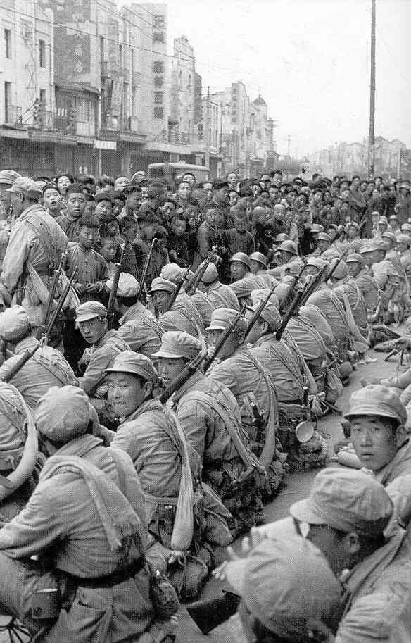 4 Chinese-troops-in-Nanking_1949.jpg