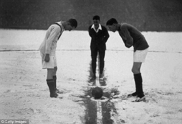 Manchester United VS arsenal, 1926.jpg