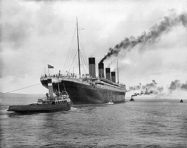 Titanic leaves port in Belfast in his first and last trip, 1912..jpg