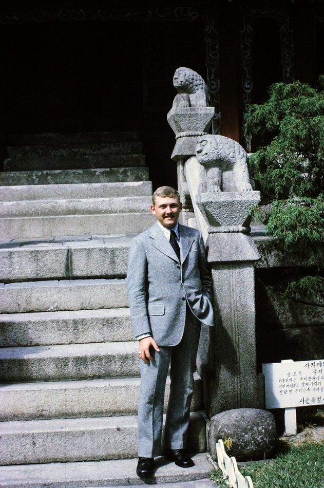 5-1 Steve in front of Overseas Chinese School, 1973.jpg