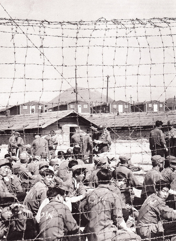 33 朝鲜战争－釜山战俘营.jpg