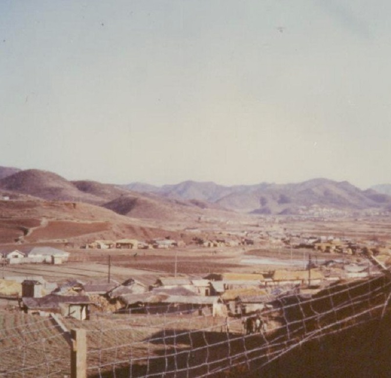 5 I took this picture from the 7th Cav. (Gary Owen) in Korea, Dec. 1957.jpg
