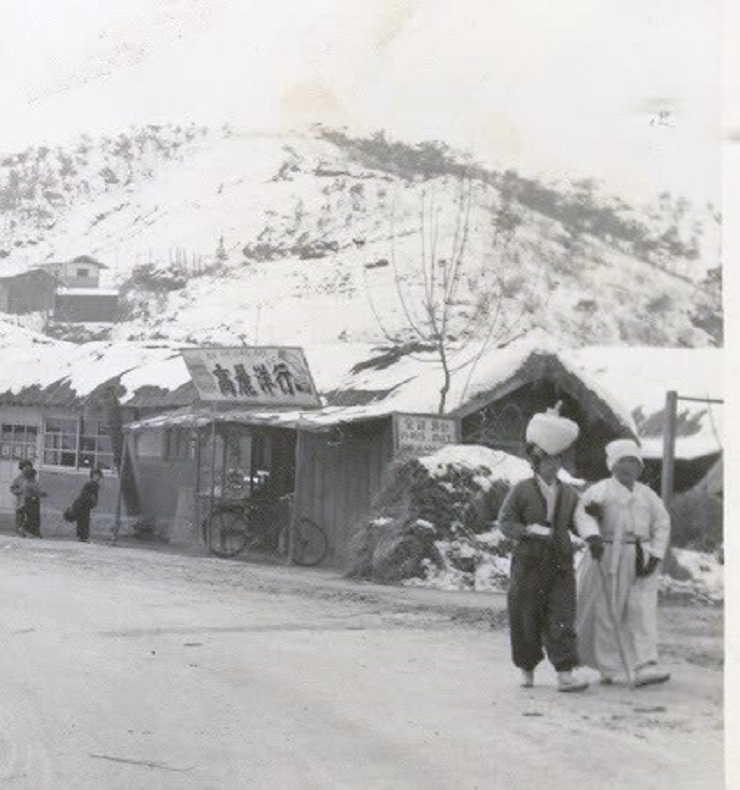 9 Mamasan in Munsan, Dec. 1957.jpg