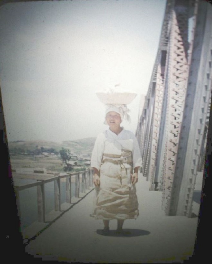 30d 35MM SLIDE SEOUL KOREA 1948 HAN GANG BRIDGE COUNTRY WOMAN.JPG