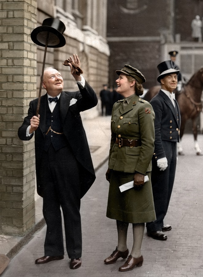 201704winston-churchill-with-daughter-mary-1943.jpg