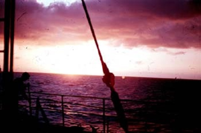 v sunset_at_sea_homeward.jpg