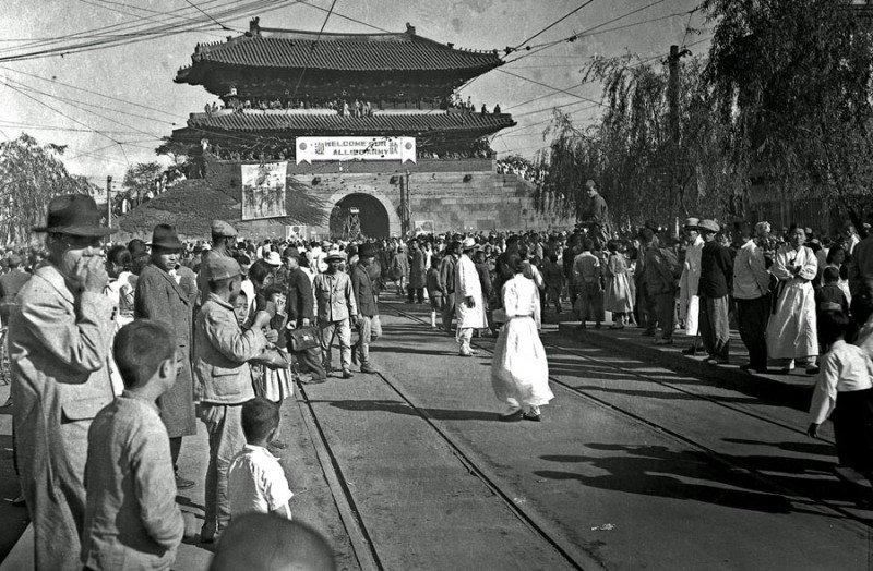 Korean welcome when we arrived early in October 1945.jpg