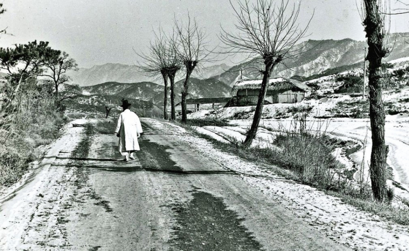 Korean Road, January 1946.jpg