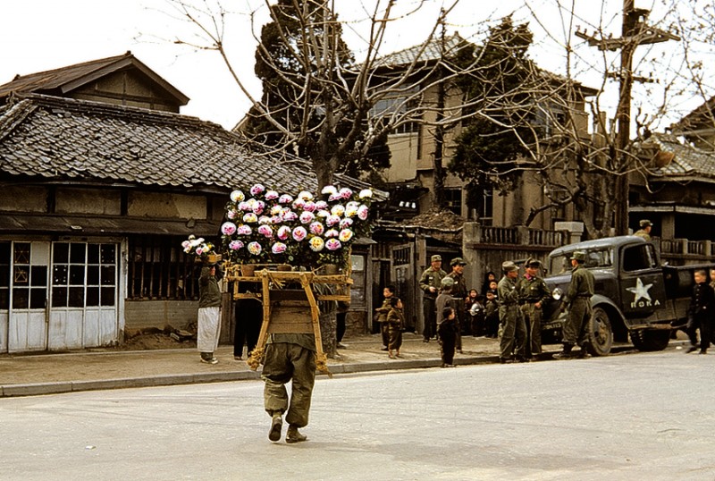 Flower Vendors and ROK Soldiers.jpg