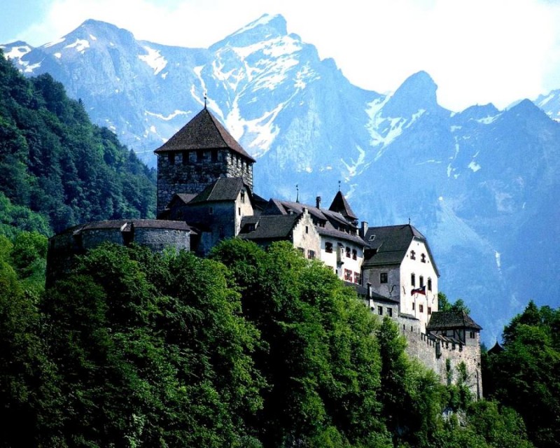 Vaduz Castle Liechtenstein.jpg