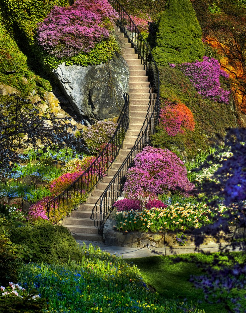 Butchart Gardens stairway.jpg