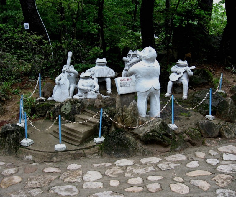 15North Korean Band Sculpture.jpg