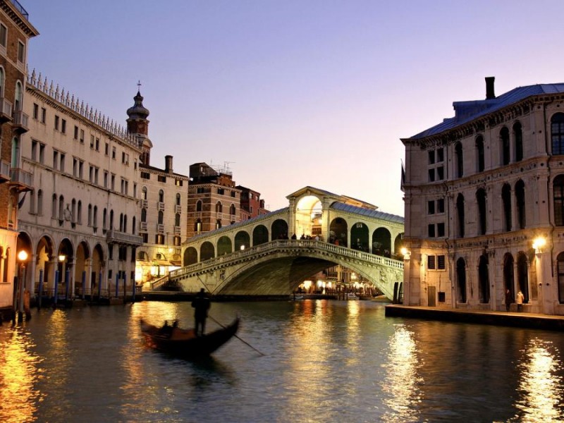 1Rialto Bridge, Grand Canal, Venice.jpg