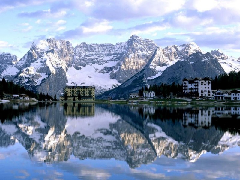 1Misurina Lake, Sorapiss Peaks and the Dolomites, Italy.jpg