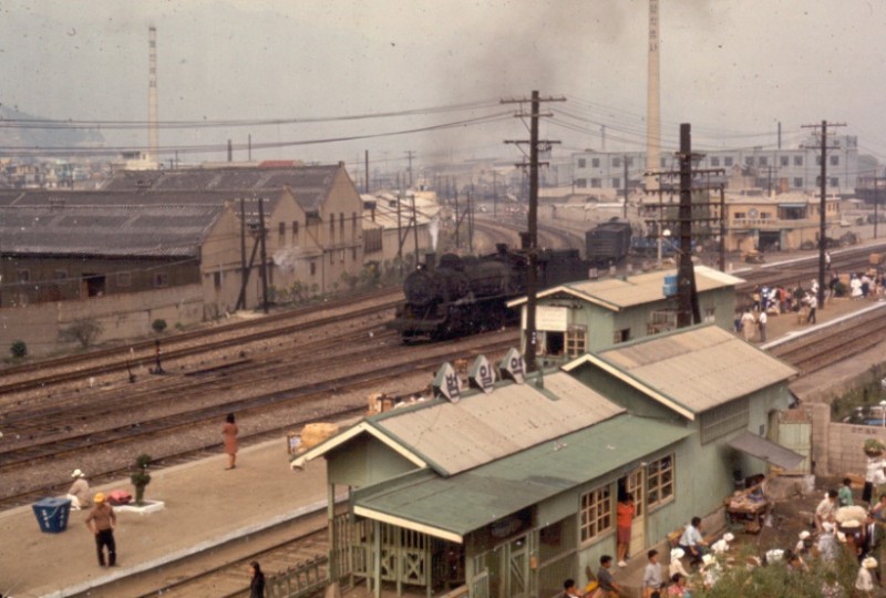 255 Steam Locomotive in Pusan.jpg