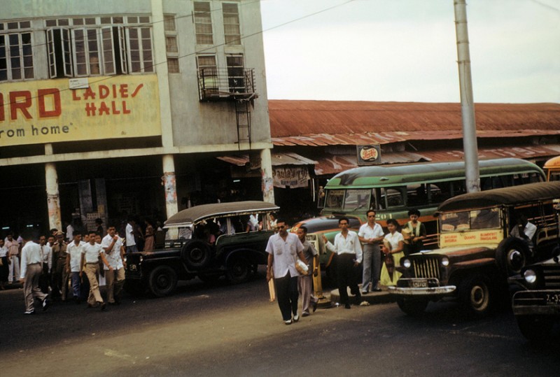 Manila pedestrians and Jeepneys - Sep 54.jpg