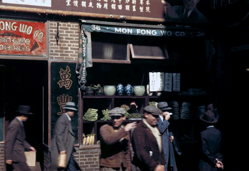Chinese-store-windows-New-York-1942.jpg