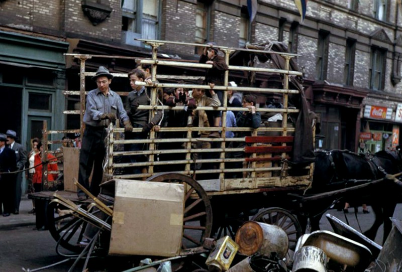 Collecting-the-salvage-on-Lower-East-Side-1942.jpg