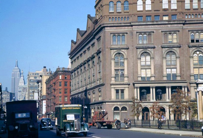 Up-4th-Ave-from-Astor-Place-Cooper-Union-on-the-right-1942.jpg