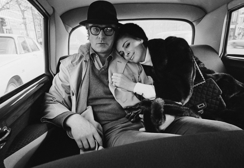 15-michael-caine-anjanette-comer-1966-terry-o-neill.jpg