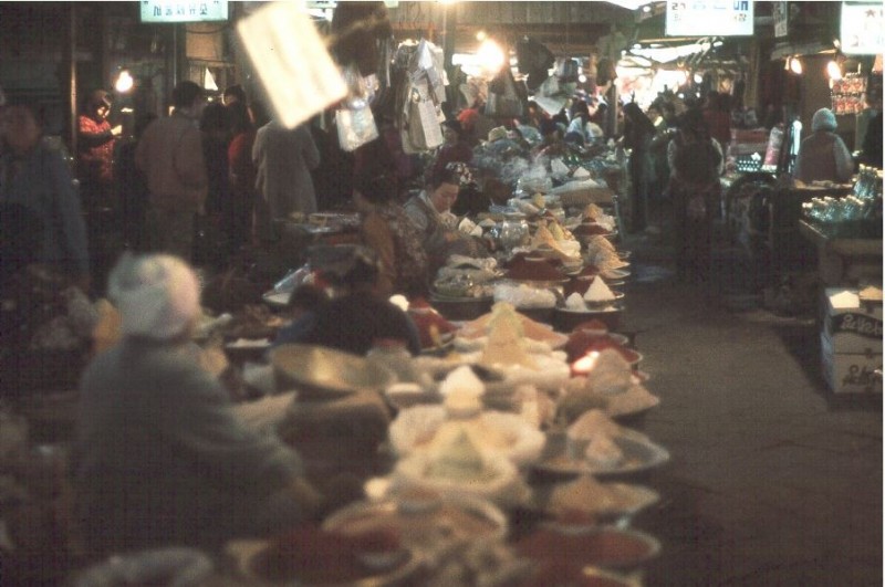 1973-11 Shopping in Uijeongbu4.JPG