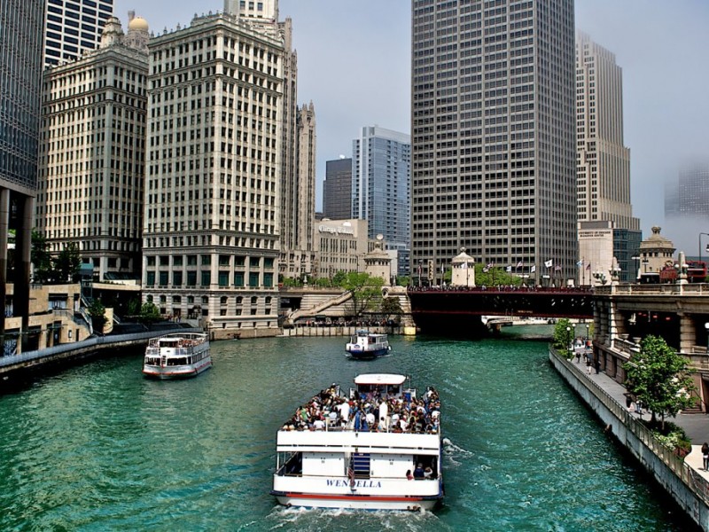 take-an-architectural-tour-of-chicago-by-boat.jpg