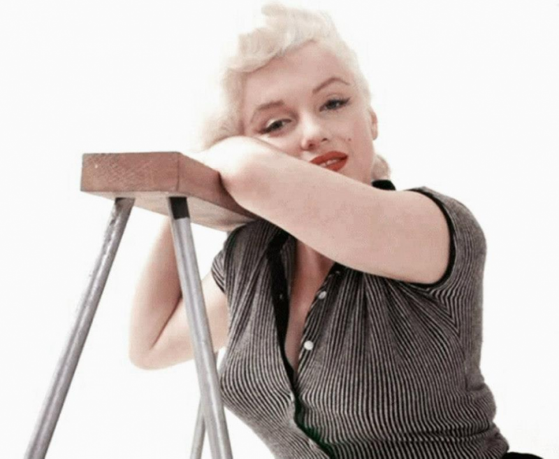Photoshoot of Marilyn Monroe by Milton Greene, 1955 (1).jpg
