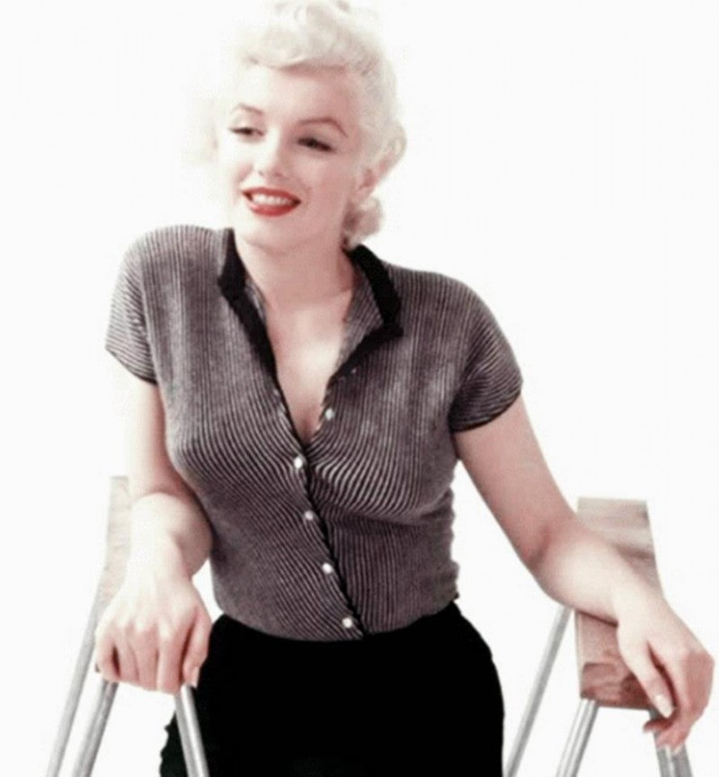 Photoshoot of Marilyn Monroe by Milton Greene, 1955 (2).jpg