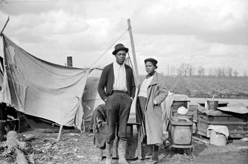 Arthur Rothstein - Family of evicted sharecroppers along Highway 60, New Madrid County, Missouri, 1939.jpg