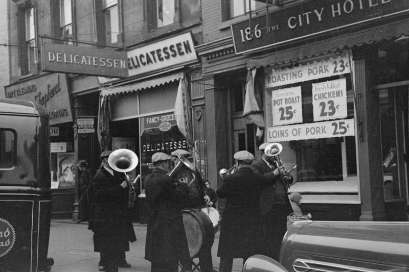 Arthur Rothstein Street band in Yorkville, New York City_5.jpg