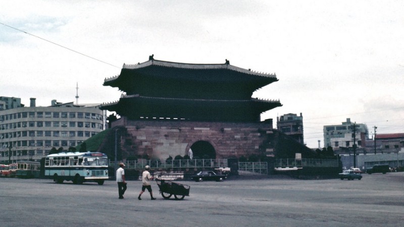 Seoul 1968-08-07 Namdaemun.jpg