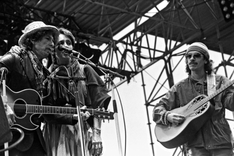 Bob Dylan, Joan Baez and Carlos Santana, 1984.jpg