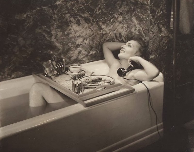 carole lombard 1940 bath3.jpg