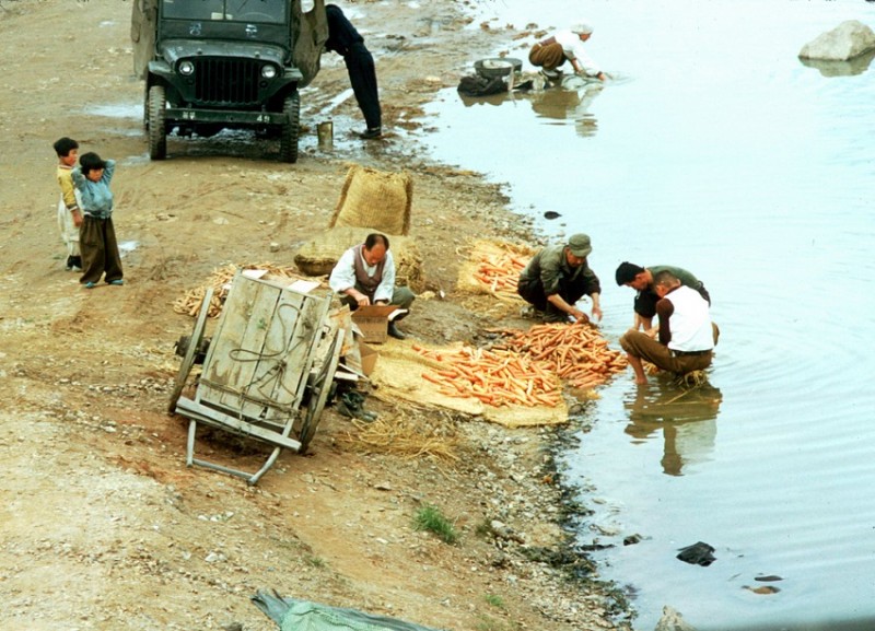 140K-16 Washing Produce in Han River1954-55.jpg